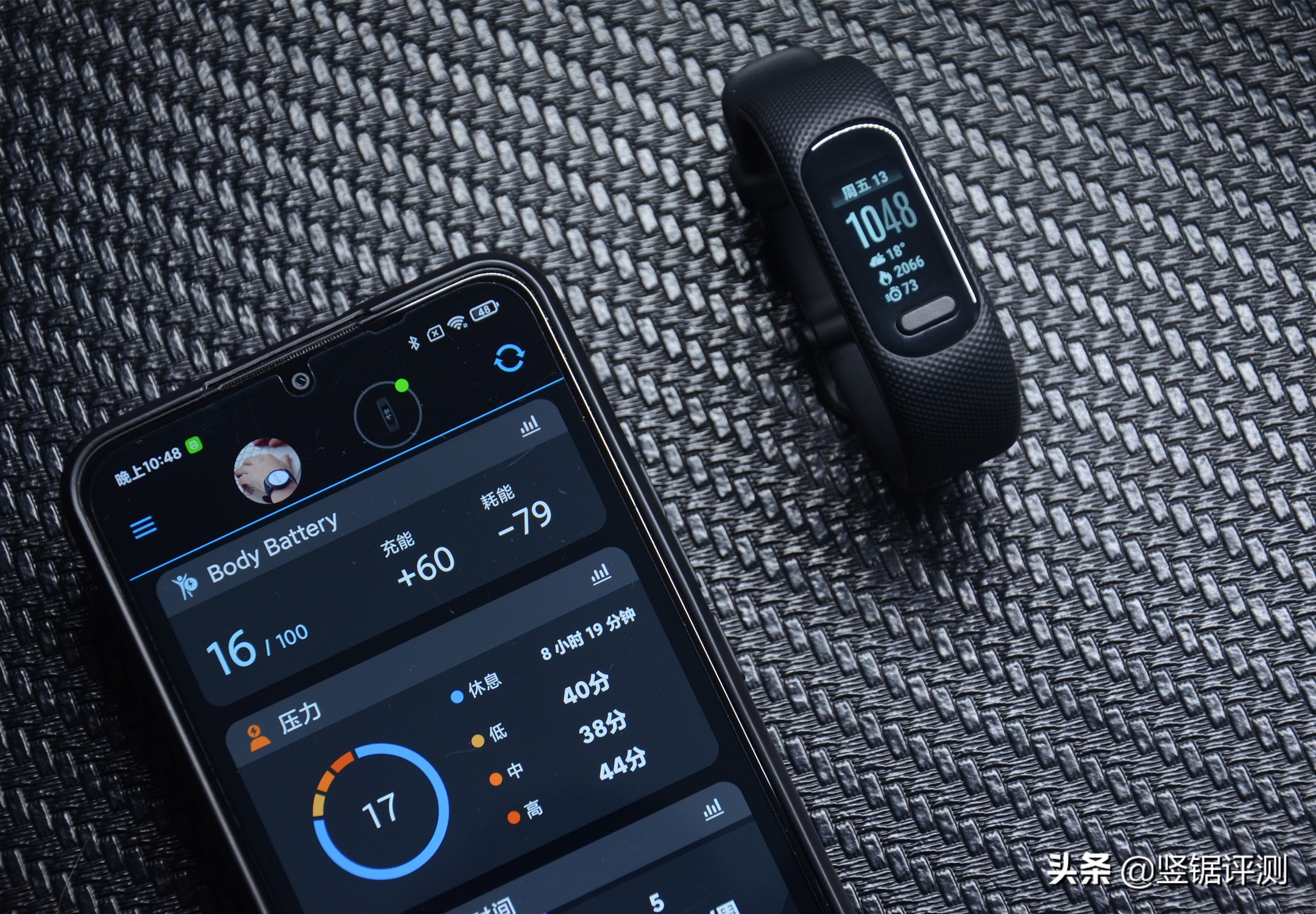 佳明手环4和5哪款好,garmin佳明vivosmart运动手环
