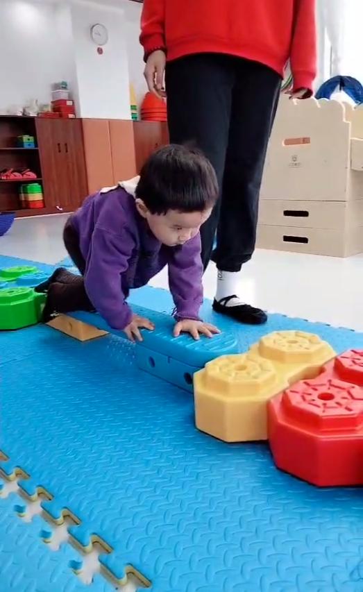 两周岁孩子不会说话怎么回事,孩子迟迟不说话