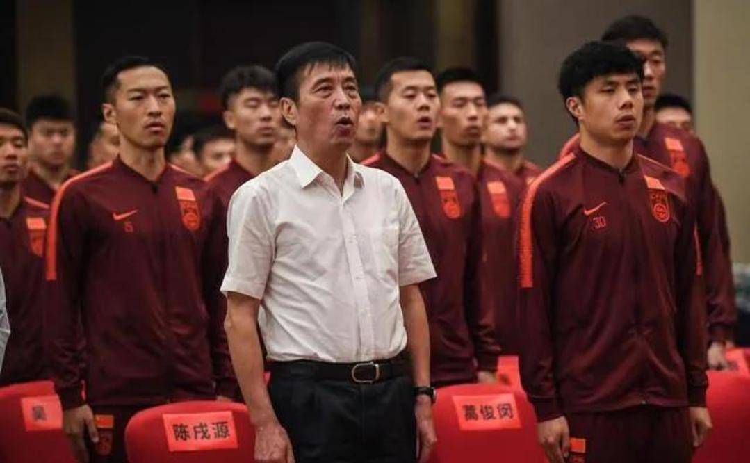 采用魔鬼训练方法刻苦训练的国足,国足训练的一天