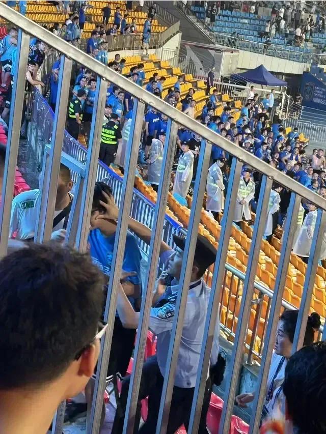 中超足球流氓,中超最丑陋的足球比赛