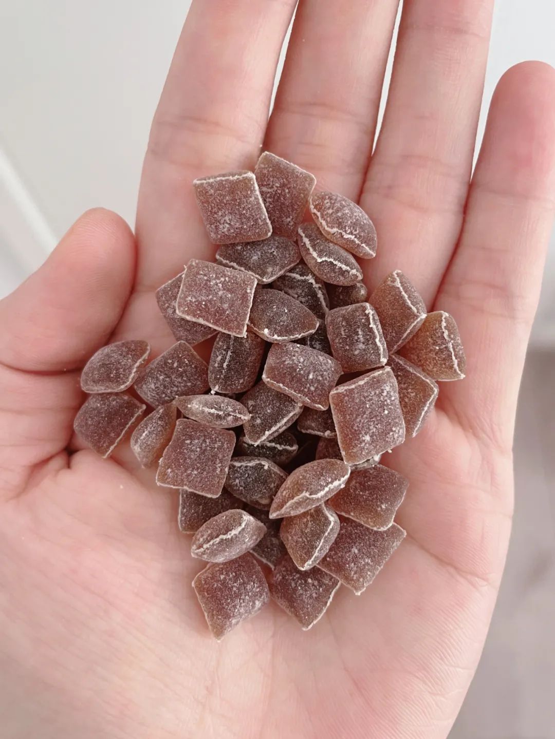 四种包装简陋却很好吃的零食,包装丑但是巨好吃的零食推荐