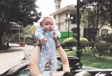 吉林女子自己试管生孩子,女子斥巨资生混血女儿新闻