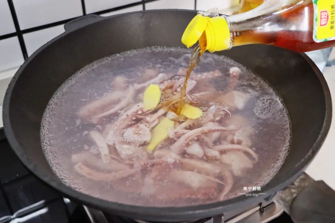 鱿鱼除了白灼还能怎么做,5种鱿鱼的做法鲜香无腥味