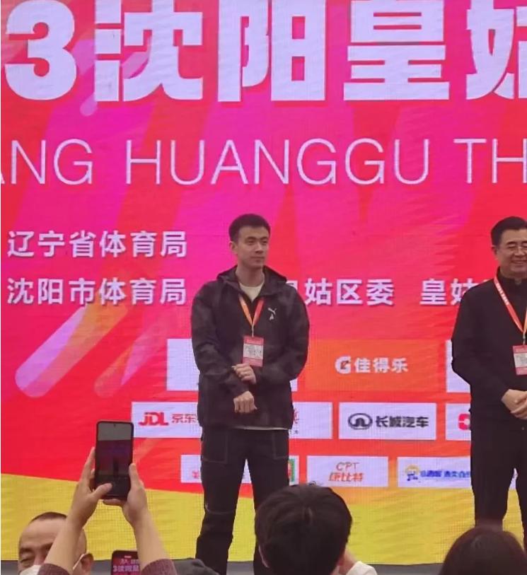 付豪赵继伟婚礼视频,付豪张镇麟争抢赵继伟抛花