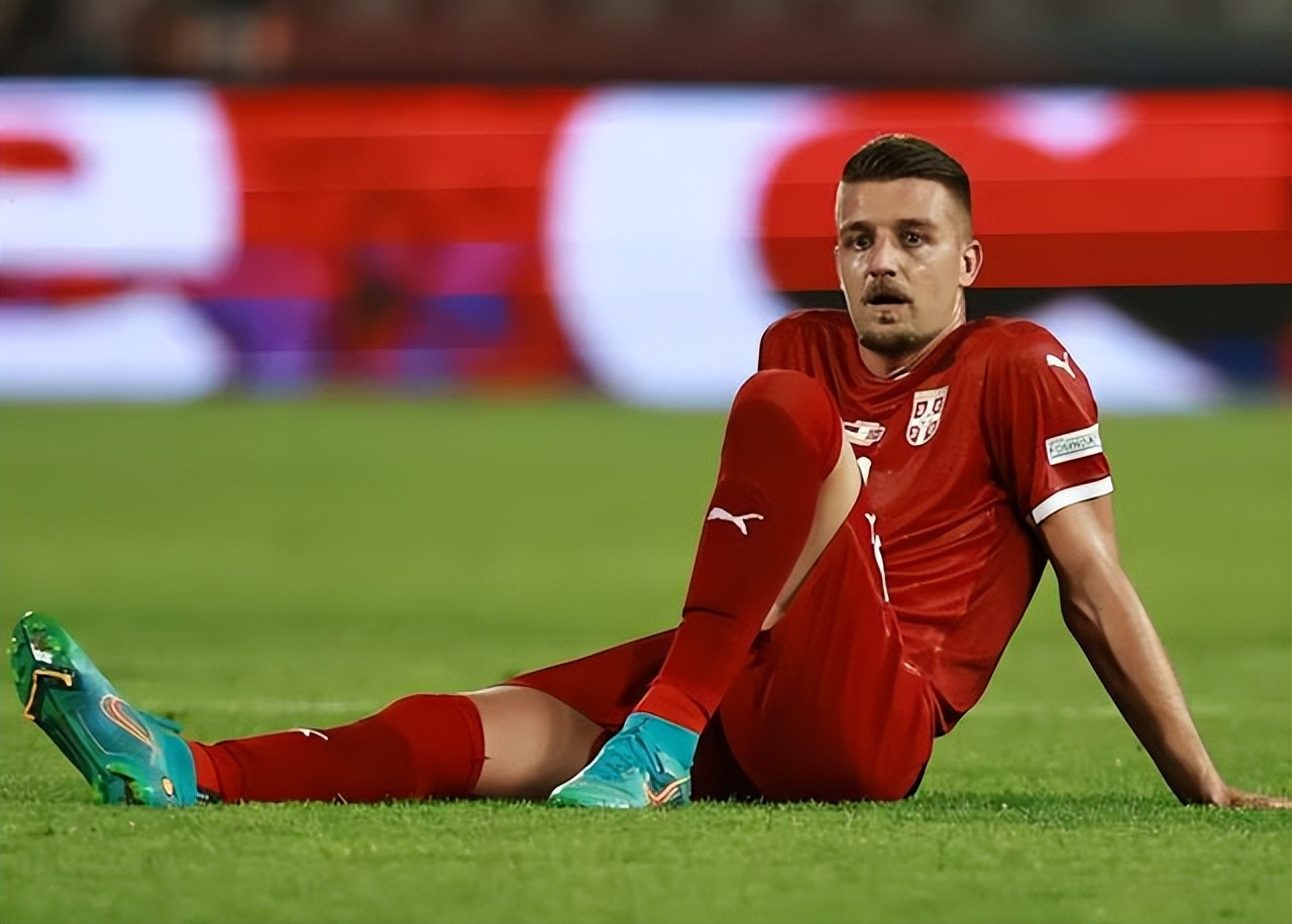 曼联夏窗转会预算近3亿,曼联3000万后卫转会