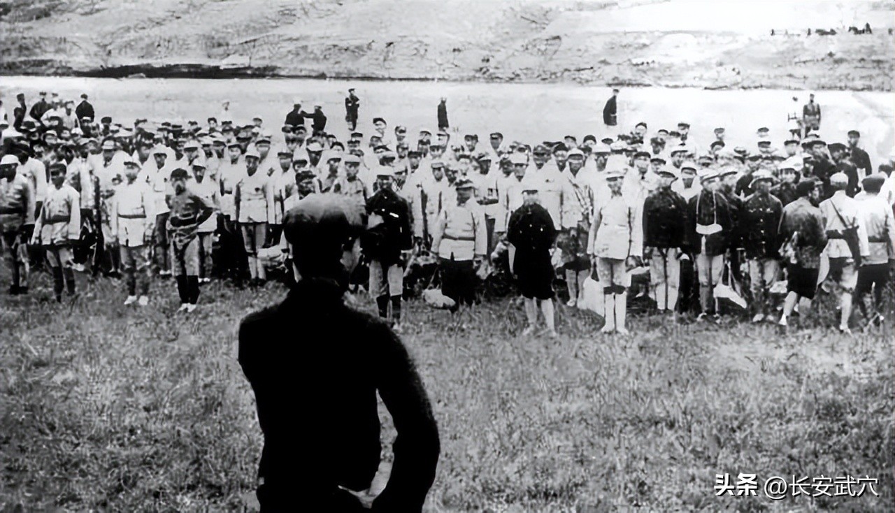 毛*东泽**：世界上最杰出而伟大的军事家