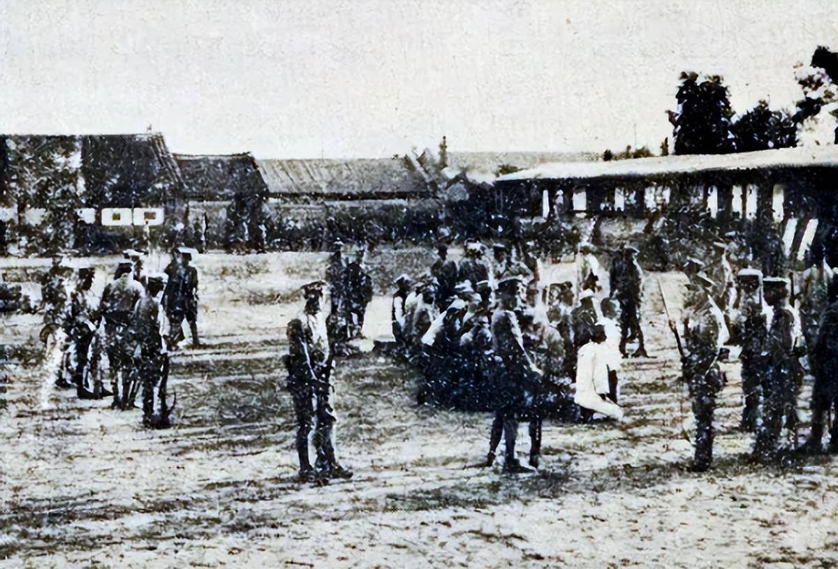 日军当着国军的面杀俘虏,日军侵华兽行