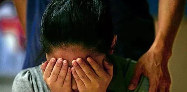 “妈妈，我遇到了性骚扰，你得和老师谈谈”