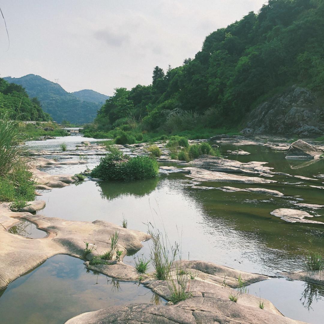 木兰风光好去处•达人带你去旅游|山环水绕清流如带——张洋村，一个藏在新县里的小村庄
