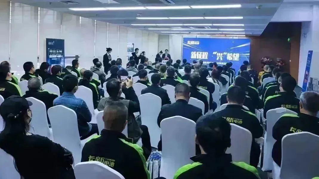 砥砺奋进二十载不忘初心再出发,奋进二十载同心筑未来