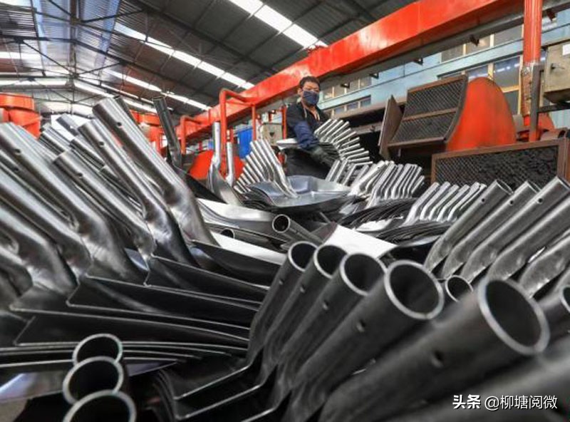 82骞村ぇ璞＄墝閽㈤敼,閾侀敼鎶婄嫍澶存媿鍑鸿