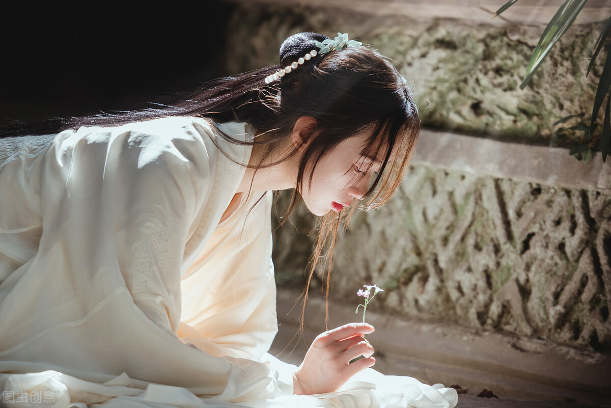 故事：遭心上人背叛，她含泪另嫁，大婚三天后回娘家却发现怀孕了