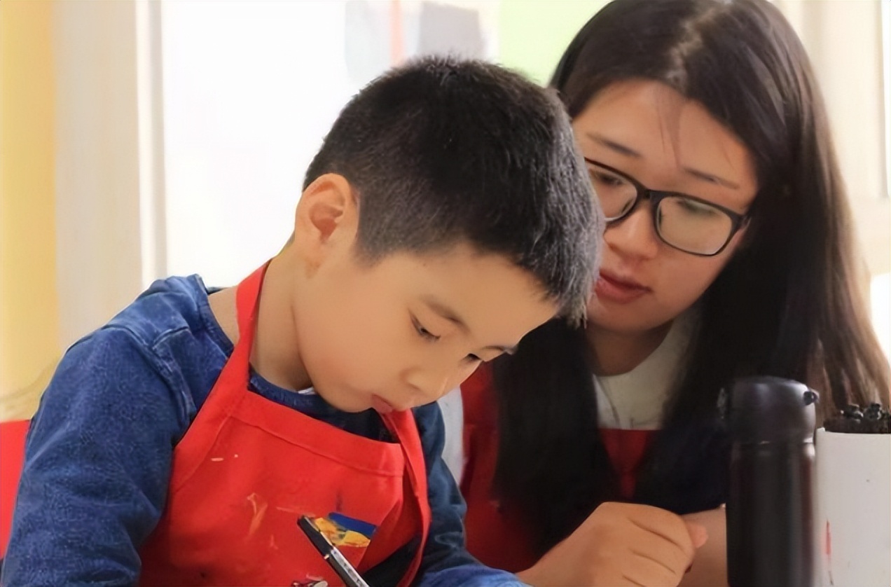 董宇辉谈足球,董宇辉说足球队