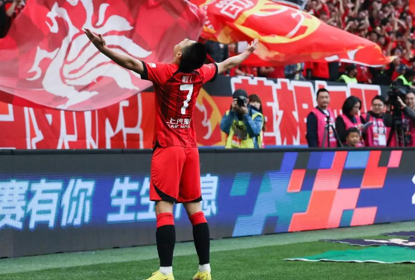 中超武汉三镇对上海申花争议判罚,中超国安1-1三镇前2轮均不胜