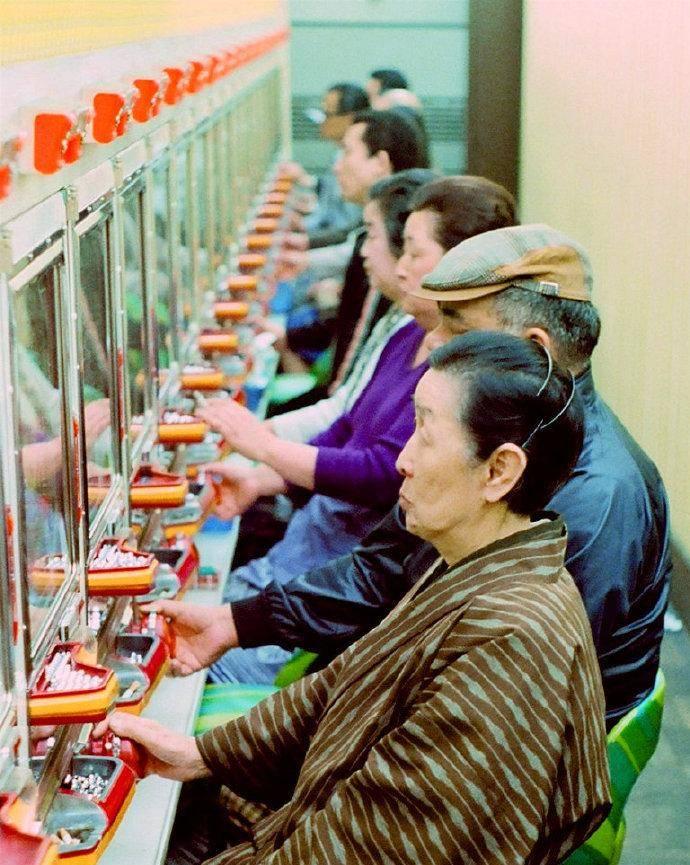 老照片:掠夺伊拉克黄金的美军,与德军合影的波兰*妓军**