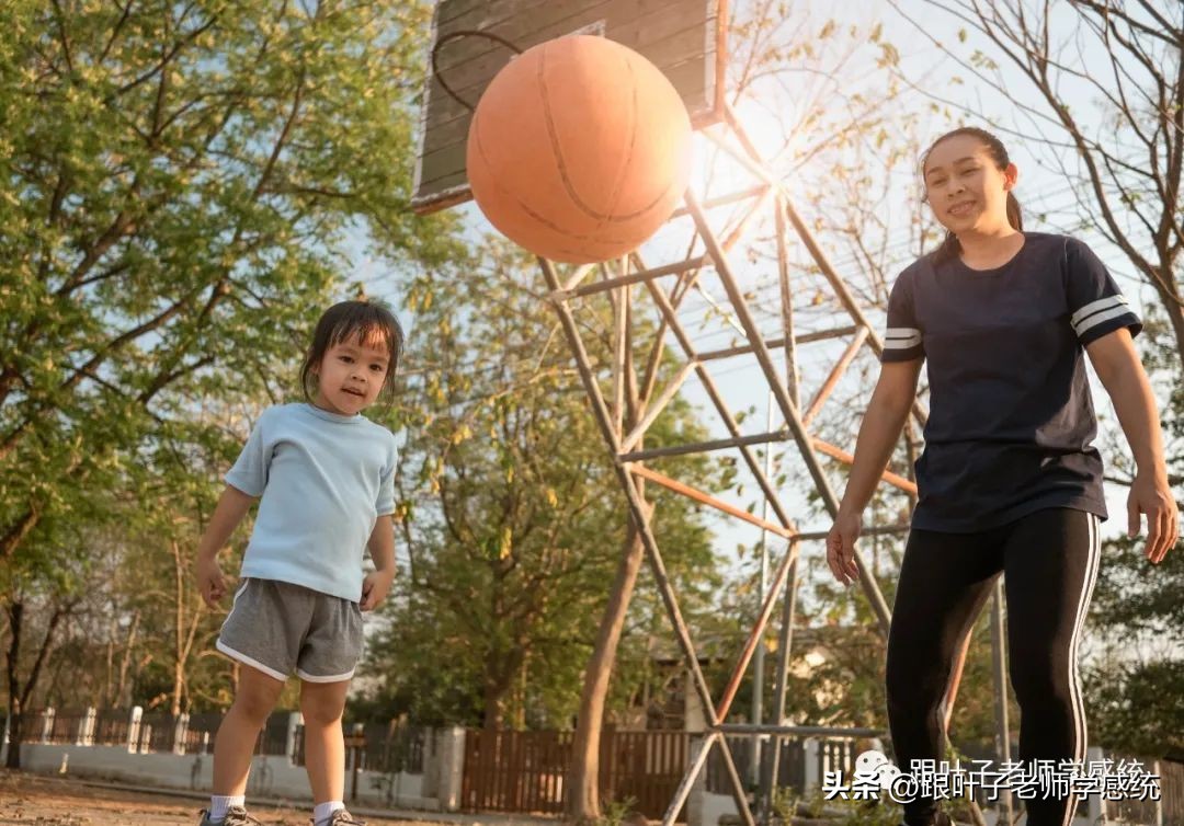 小学生克服上课走神的小妙招,孩子上课走神的原因及解决方法