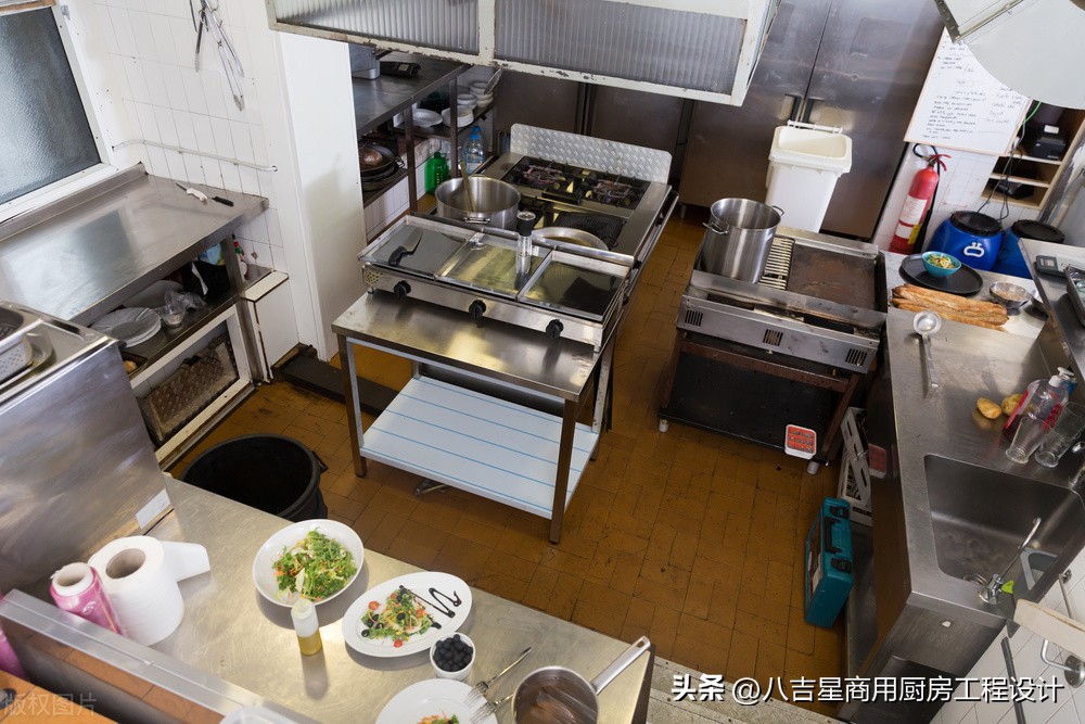 开饭店厨房设备有哪些,开餐饮厨房需要什么设备和要求