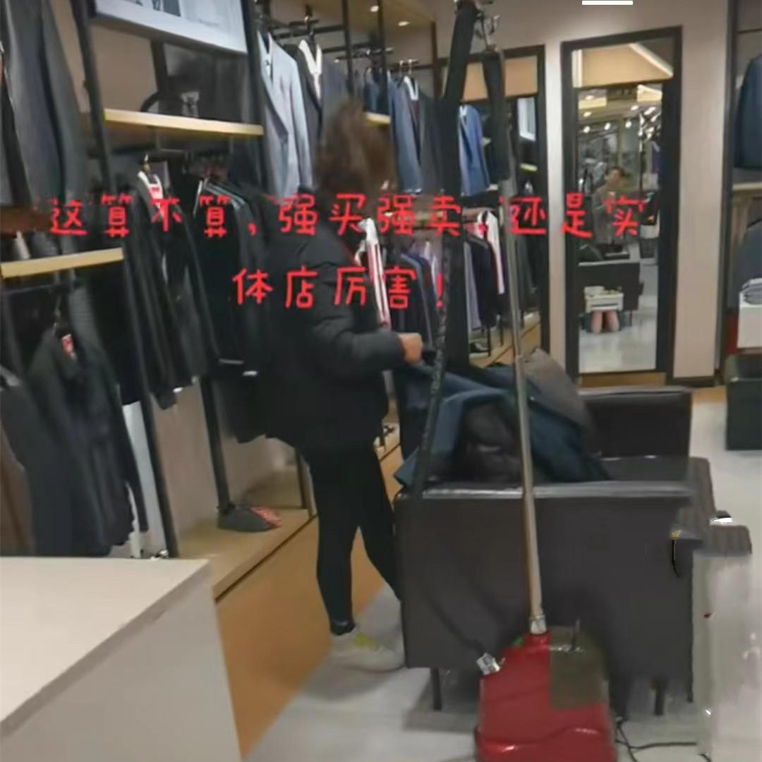 购买衣服店员打包错了怎么办,店员拿错衣服不承认不给退换