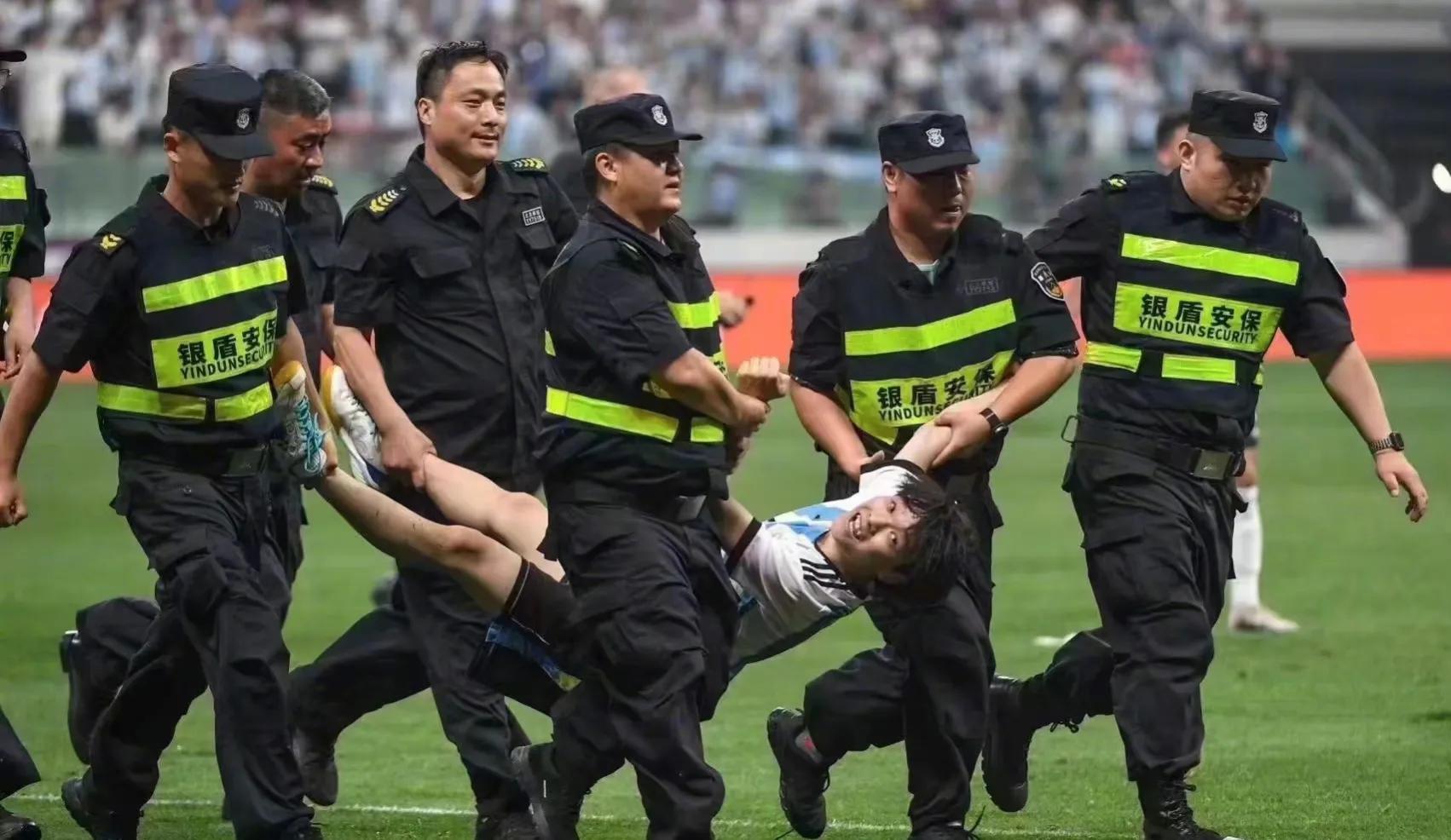 拥抱梅西球迷后续采访,拥抱梅西的球迷发声