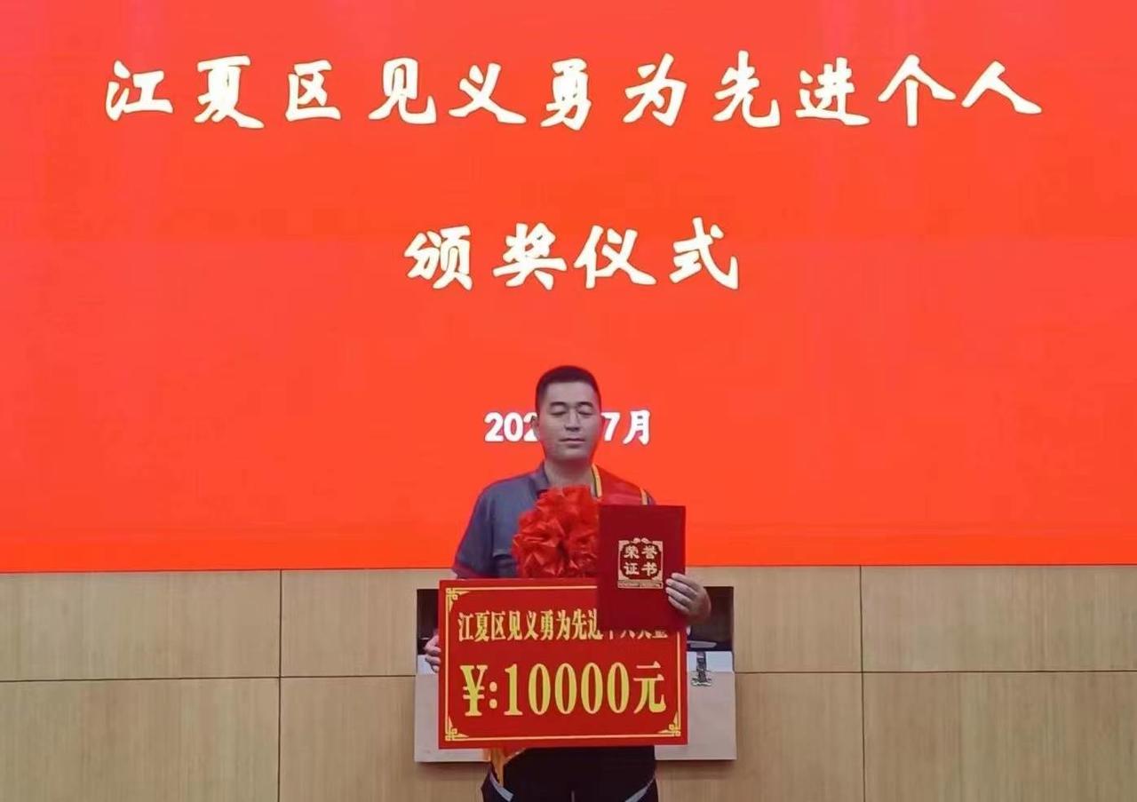 顺丰小哥张小强获见义勇为称号,央视见义勇为张小强