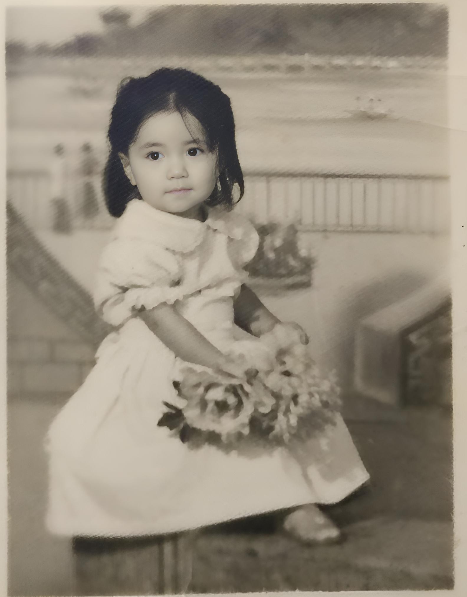 这才是AI正确的打开姿势嘛——用AI来拯救老照片。