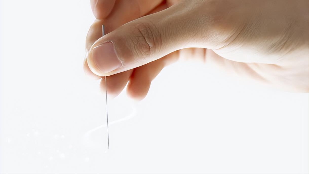 为什么银饰戴着手会变黑,银饰能帮人体排出毒素