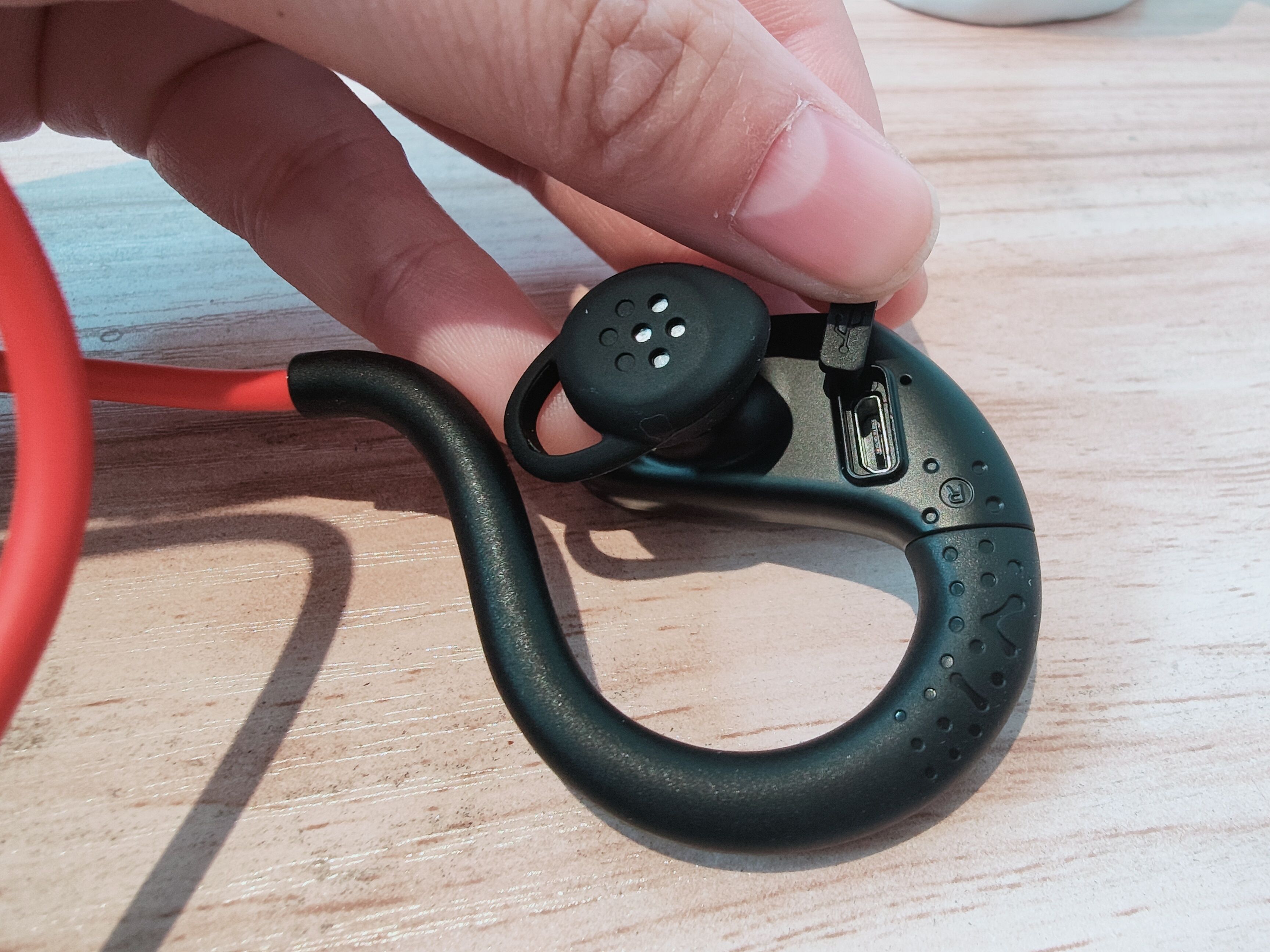 气传导与骨传导完美结合的耳机,气传导和骨传导耳机哪个不漏音