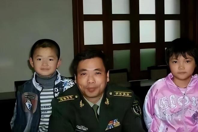 内蒙古6岁女孩入伍特种兵,内蒙古6岁女孩破格入伍