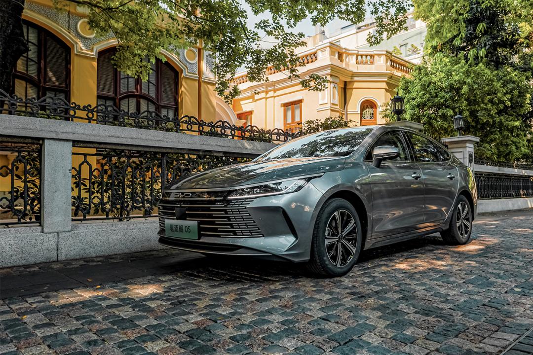 比亚迪驱逐舰05dm-i路首试,比亚迪驱逐舰05属于a级车吗