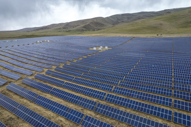 单晶硅和多晶硅太阳能板区别图片,如何区分太阳能板单晶硅和多晶硅