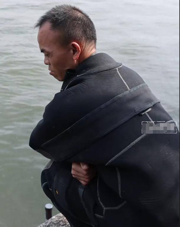 西湖打捞手机一天挣多少钱,捞手机要1500