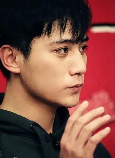 刘烨一夜难眠现状,用酒麻痹自己电视剧