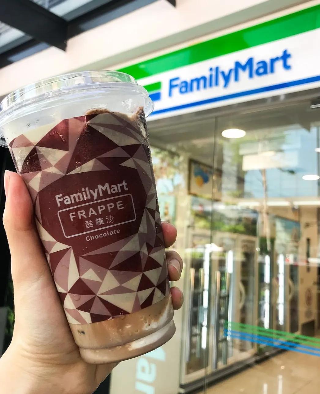 星巴克、全家玩付费会员卡背后的小秘密