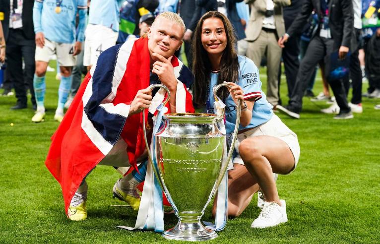 哈兰德与女友出席活动,哈兰德女友的颜值