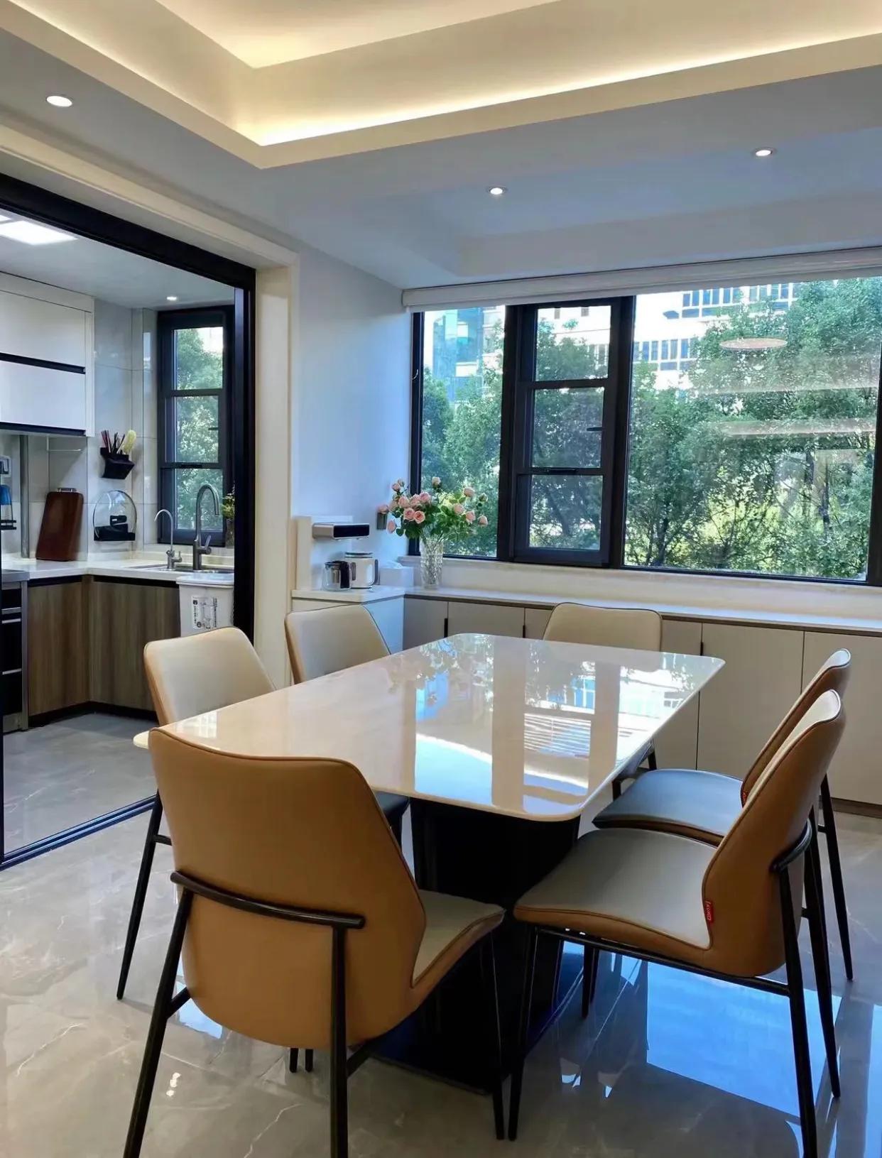 岩板餐桌跟天然石餐桌哪个好,七星石餐桌和岩板餐桌区别