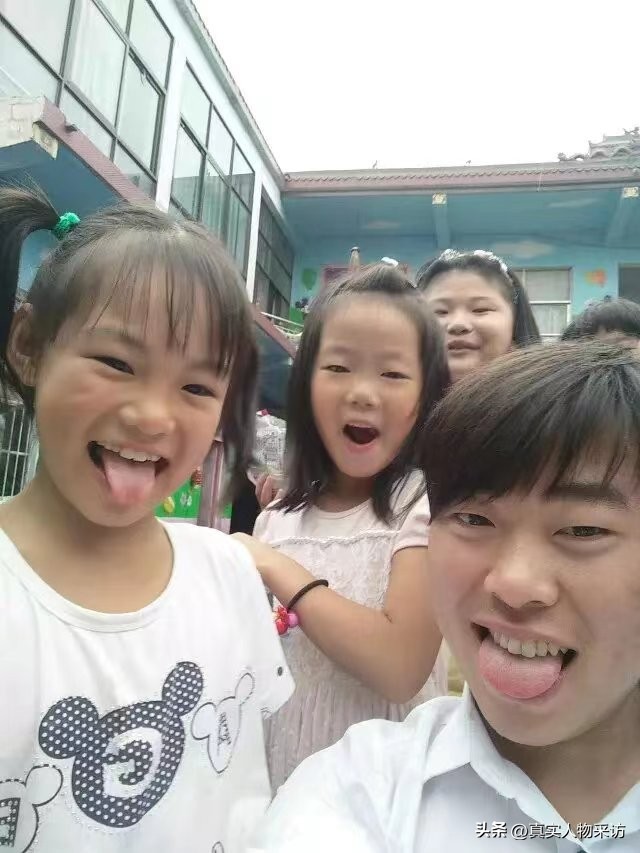 我25岁被外派到塞拉利昂，这里女多男少，一夫多妻，女人地位很低