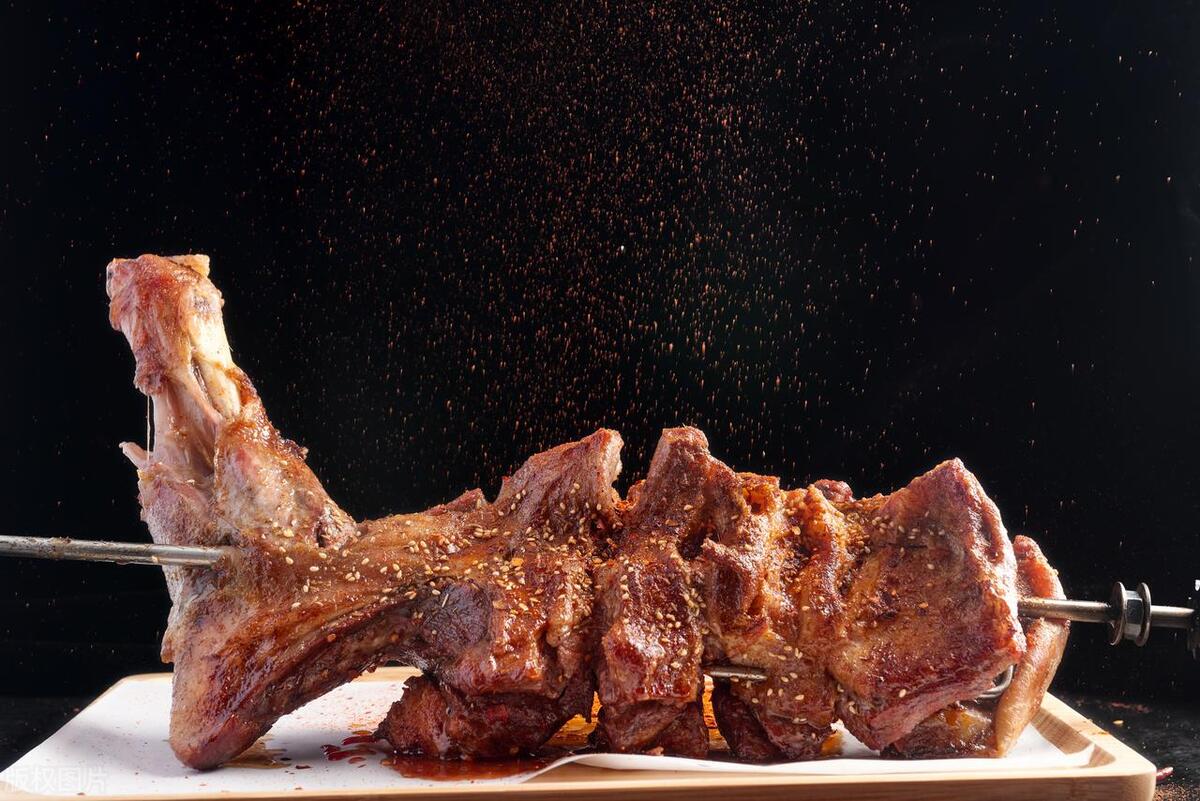 武汉挑战摆摊卖烧烤一年赚100万,烧烤摊赚7000万