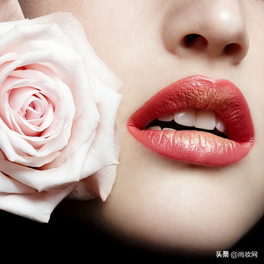 涂唇膏的小妙招,撩人的唇膏涂法