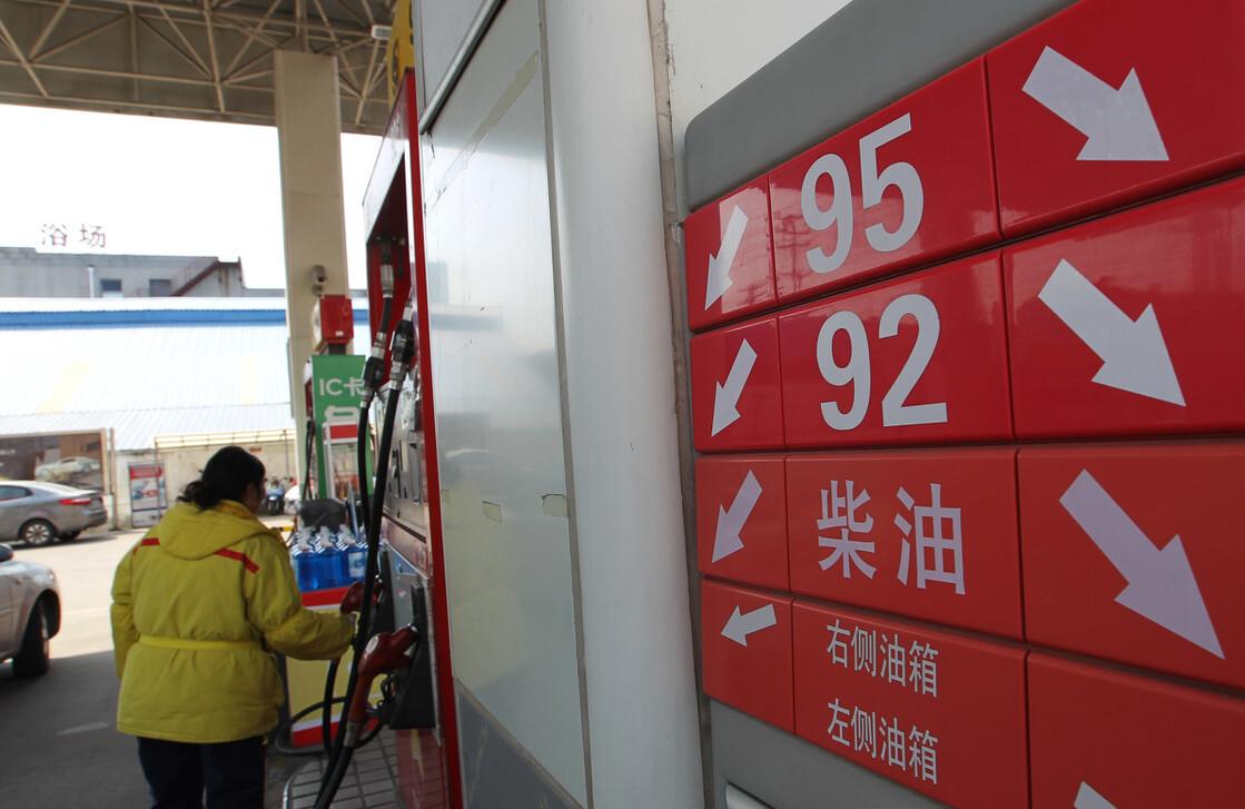 为什么一般车辆加油都加200不加满,一次加油200元和加满哪个更伤车