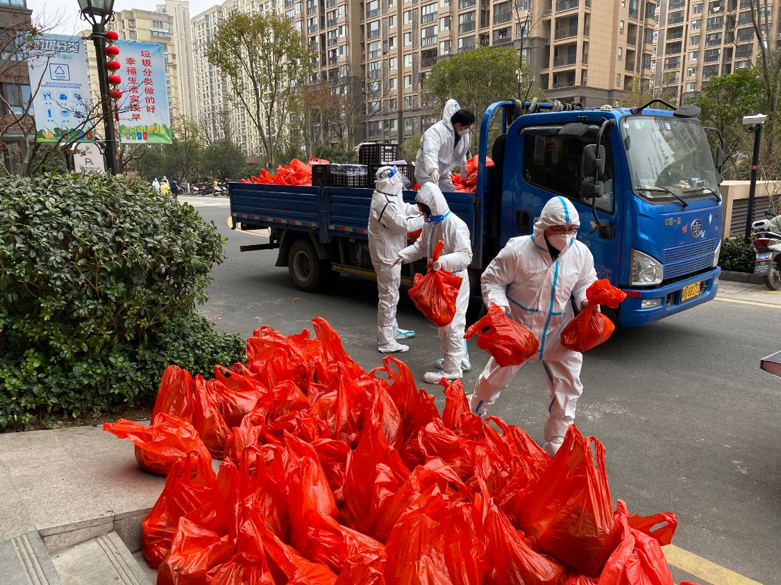 和你一起加油！东方天郡小区8000居民、185名志愿者