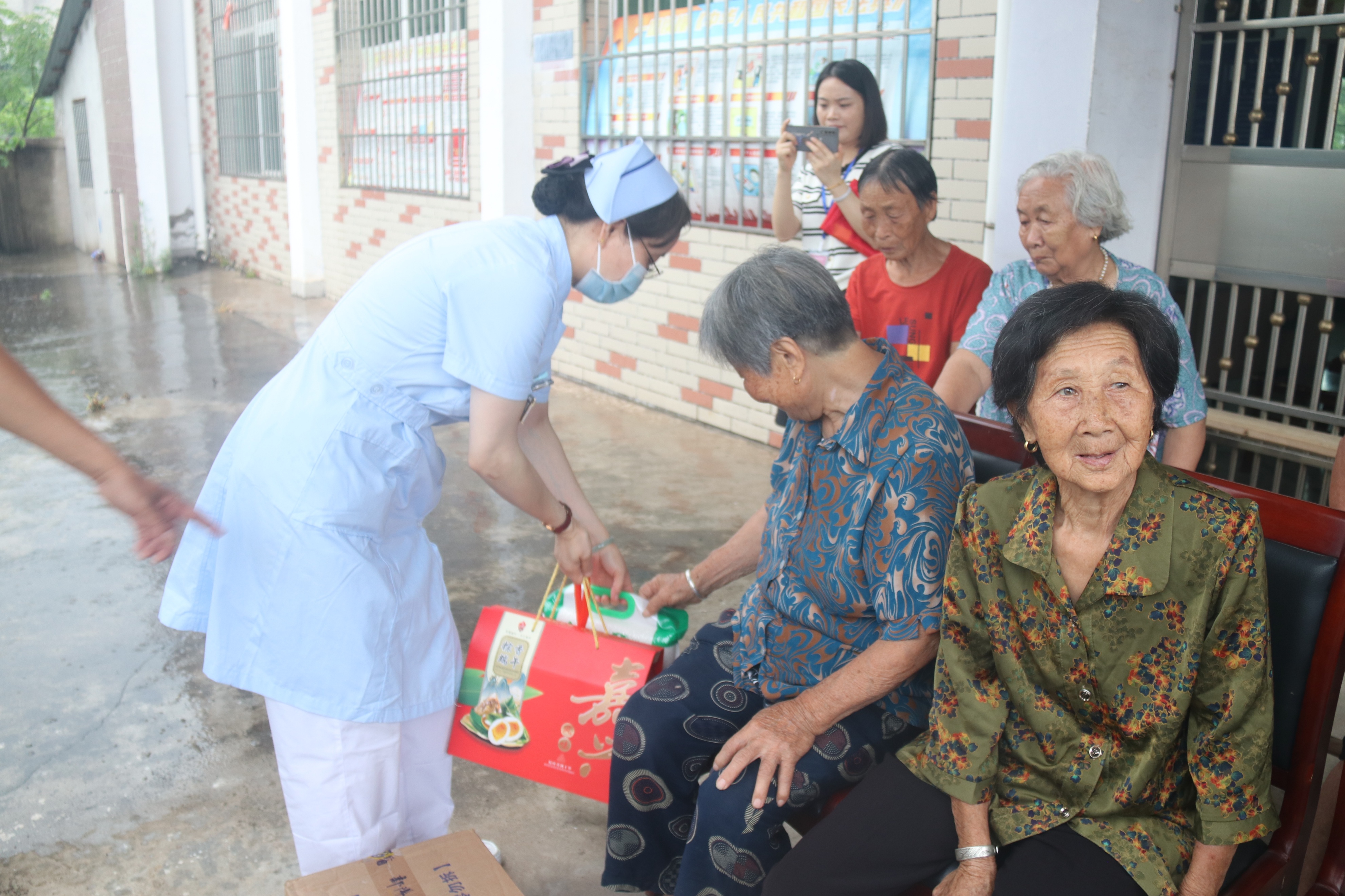 暖心端午！江西合洲实业有限公司为垱下80岁以上老人送温情