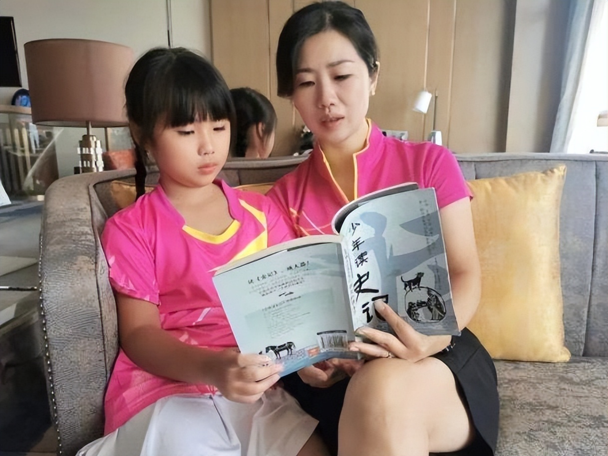 看到教材推荐书籍中的一句话，高中生直言不想继续看了，三观不合