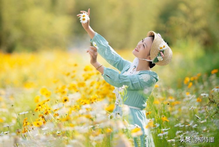短视频拍摄人像怎么摆姿势,拍蔷薇人像如何摆姿势夜晚