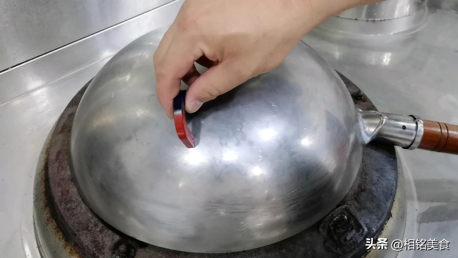 新铁锅怎样开锅小妙招视频,不粘锅的铁锅最佳开锅方法
