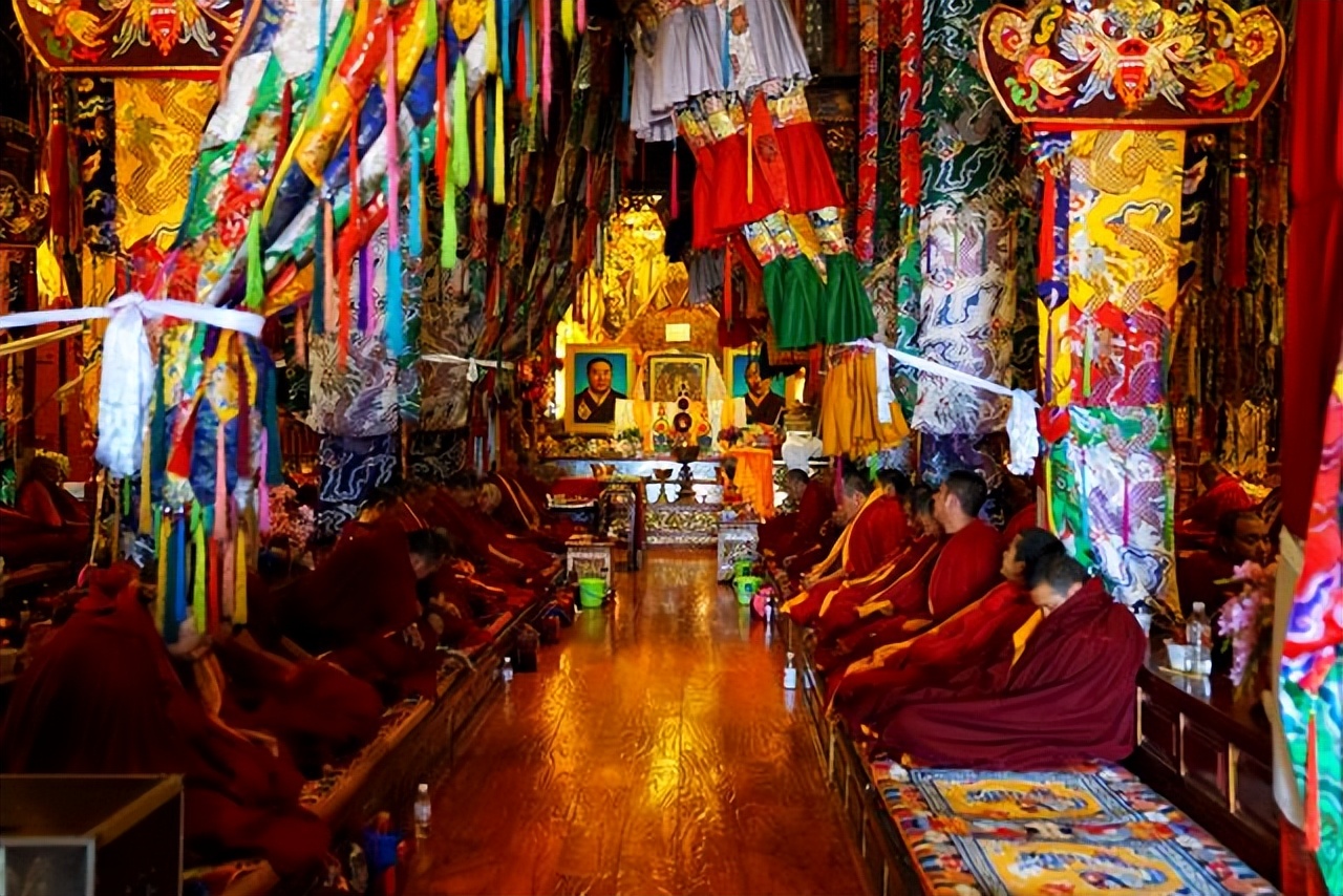 云南布达拉宫简介,云南小布达拉宫主要什么民族