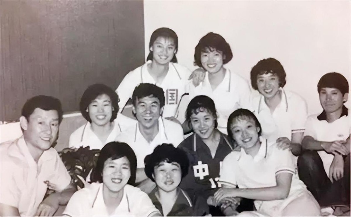 女排功勋袁伟民近况,女排老教练袁伟民的现状