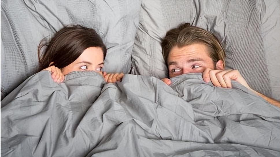 男子腹部痒,男子腹痛难忍夹出8条活虫