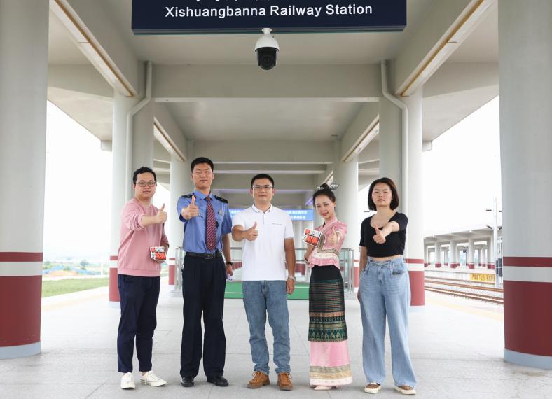 《镜头里的故事·云岭腾飞新时代》主题直播讲述云南省瞄准“三个定位”矢志跨越发展新成就