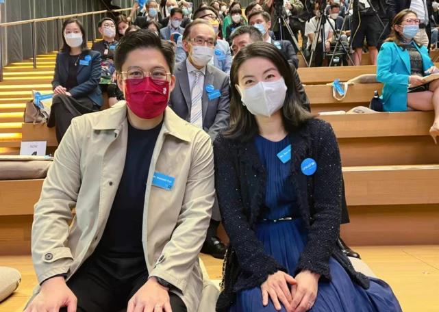 郭晶晶高调晒出一家五口正脸照,郭晶晶惊艳时尚