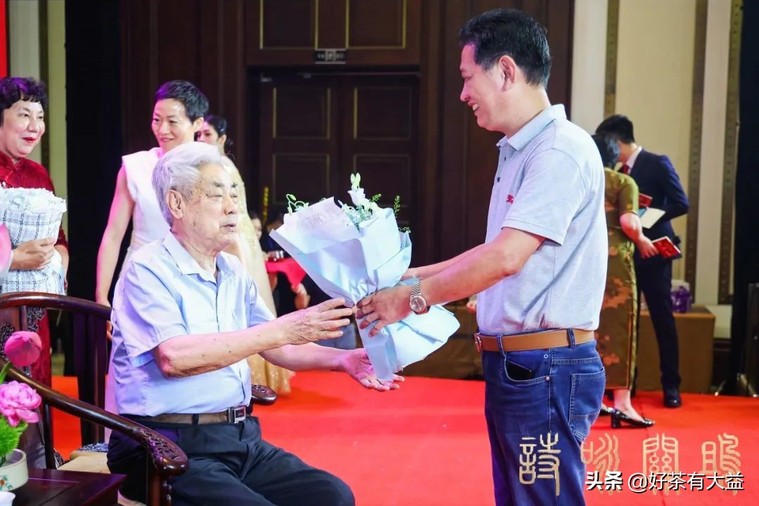 在诗与茶中感受深爱|“诗咏关雎”60周年钻石婚纪念茶会圆满举办